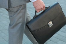 Offriamo servizi per aziende per trasporto di personale con berlina e van Mercedes-Benz.